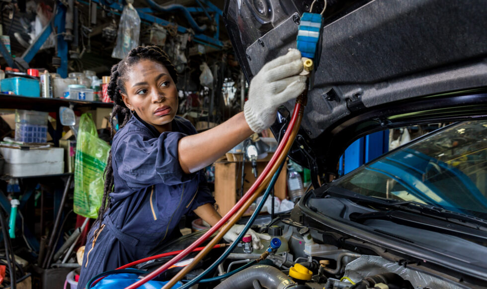 auto-mechanic-monitor-to-check-and-fixed-car-air-c-2025-03-16-04-36-29-utc